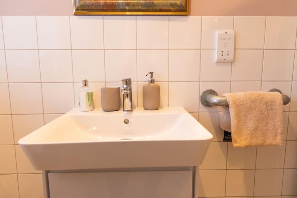 Amarelo Apartment, Central Charlbury, 1 Super King Bed Εξωτερικό φωτογραφία