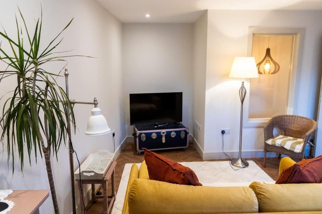 Amarelo Apartment, Central Charlbury, 1 Super King Bed Εξωτερικό φωτογραφία
