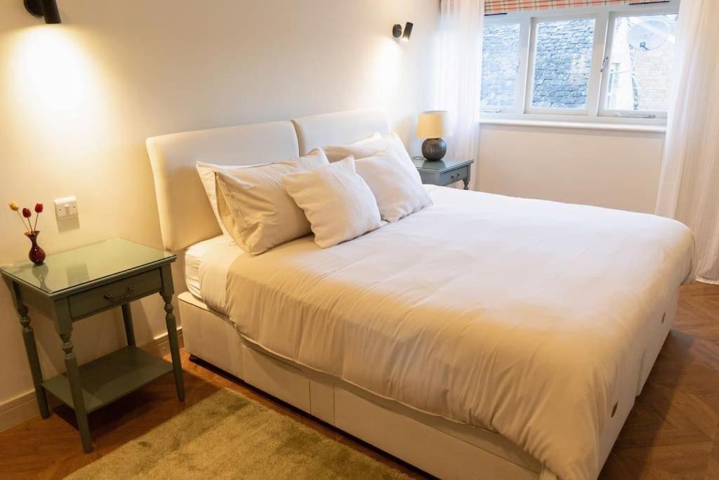 Amarelo Apartment, Central Charlbury, 1 Super King Bed Εξωτερικό φωτογραφία