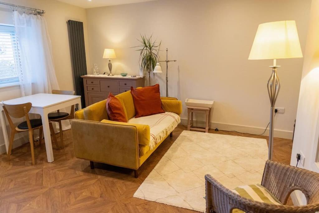 Amarelo Apartment, Central Charlbury, 1 Super King Bed Εξωτερικό φωτογραφία